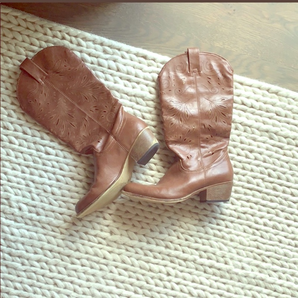 *man made leather* girly cowboy boots size 9